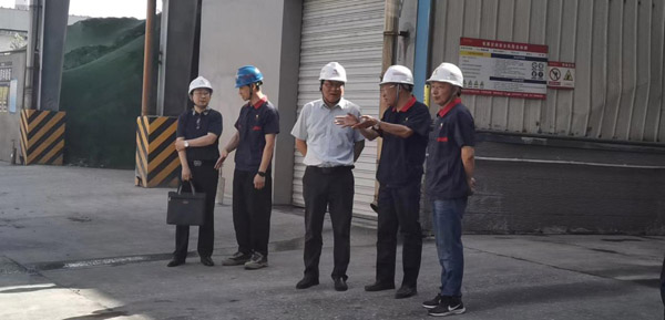 集團公司黨委委員、股份公司黨委書記、總經(jīng)理蔣培進到建材公司調...