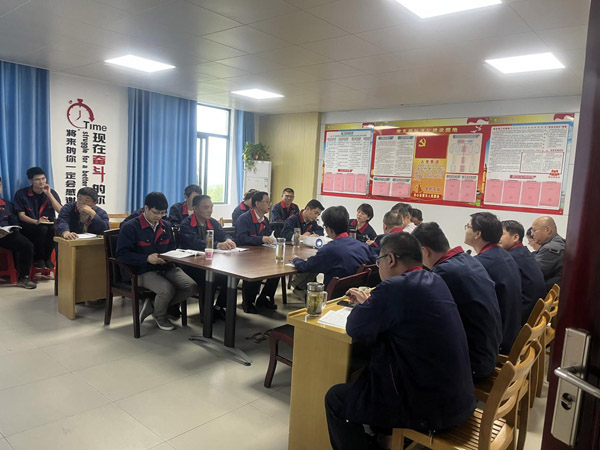 王伍升到建材研究室、建材公司調(diào)研